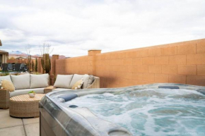 Red Desert! Brand New! 5 bedroom! Private Hot Tub! Dog Friendly!
